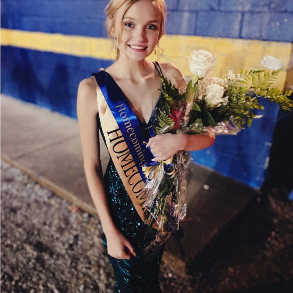 Prom/Hoco Dress - Picture 2 of 4
